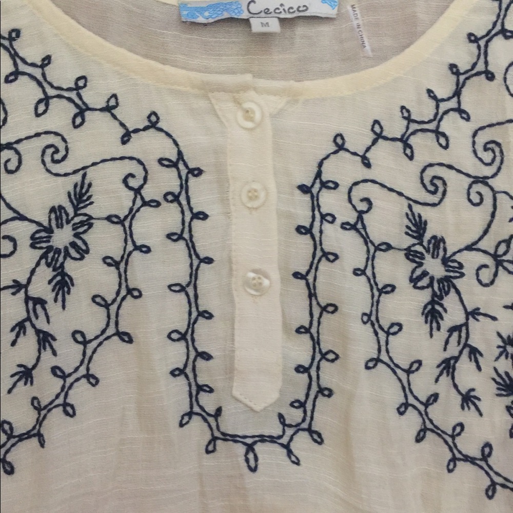 Adorable Blouse - Picture 5 of 6